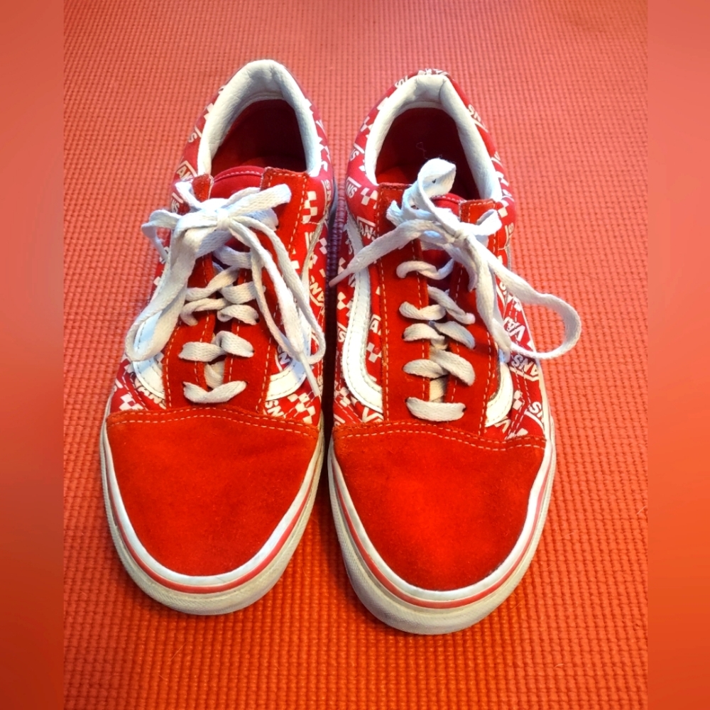 Old Skool red & white Vsns